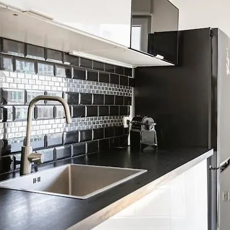Apartment Grand , Paris La Defense Arena, 50 Metres De La Gare, 15 Min Champs Elysees