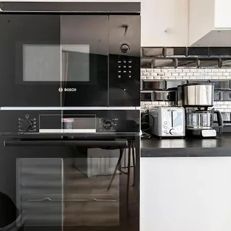 Apartment Grand , Paris La Defense Arena, 50 Metres De La Gare, 15 Min Champs Elysees Nanterre