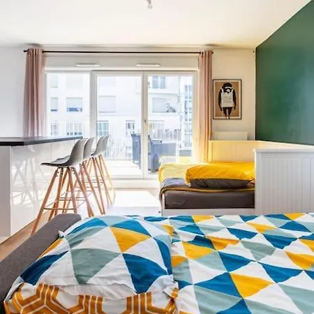 Daire Grand , Paris La Defense Arena, 50 Metres De La Gare, 15 Min Champs Elysees Nanterre