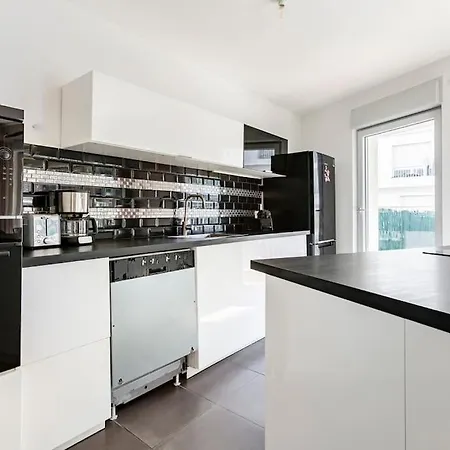 Grand , Paris La Defense Arena, 50 Metres De La Gare, 15 Min Champs Elysees Apartment Nanterre