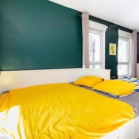 Apartment Grand , Paris La Defense Arena, 50 Metres De La Gare, 15 Min Champs Elysees *
