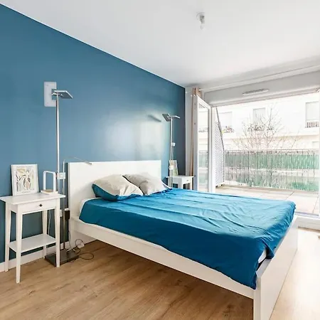 Apartment Grand , Paris La Defense Arena, 50 Metres De La Gare, 15 Min Champs Elysees *