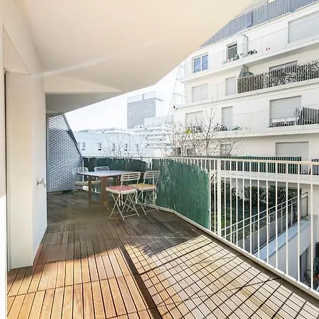 Apartment Grand , Paris La Defense Arena, 50 Metres De La Gare, 15 Min Champs Elysees